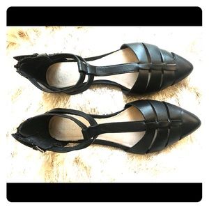 Bronx Exit Lane| Black T-strap pointed toe flats